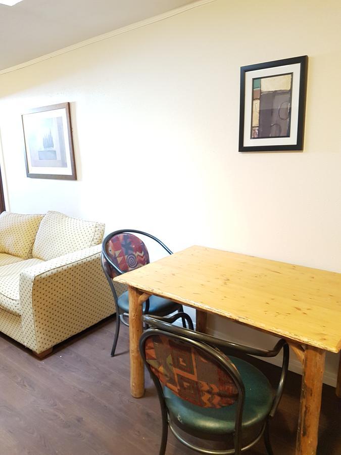 Cozy Comfort Sleeps 4 - 5 Min To Golf & Ski Διαμέρισμα Kimberley Εξωτερικό φωτογραφία